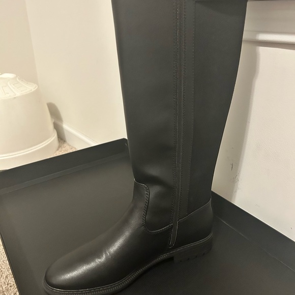 Coach Riding Boota - Picture 6 of 6